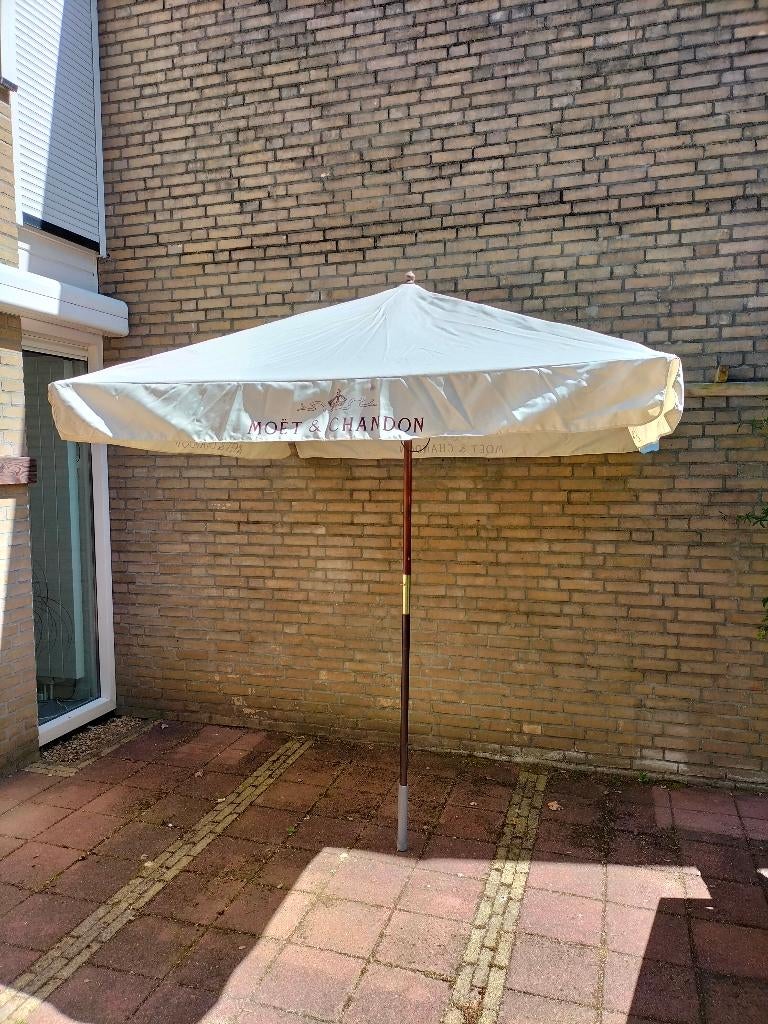 parasol houtstok van moet et chandon, Ophalen, Gebruikt, 1 tot 2 meter, Stokparasol