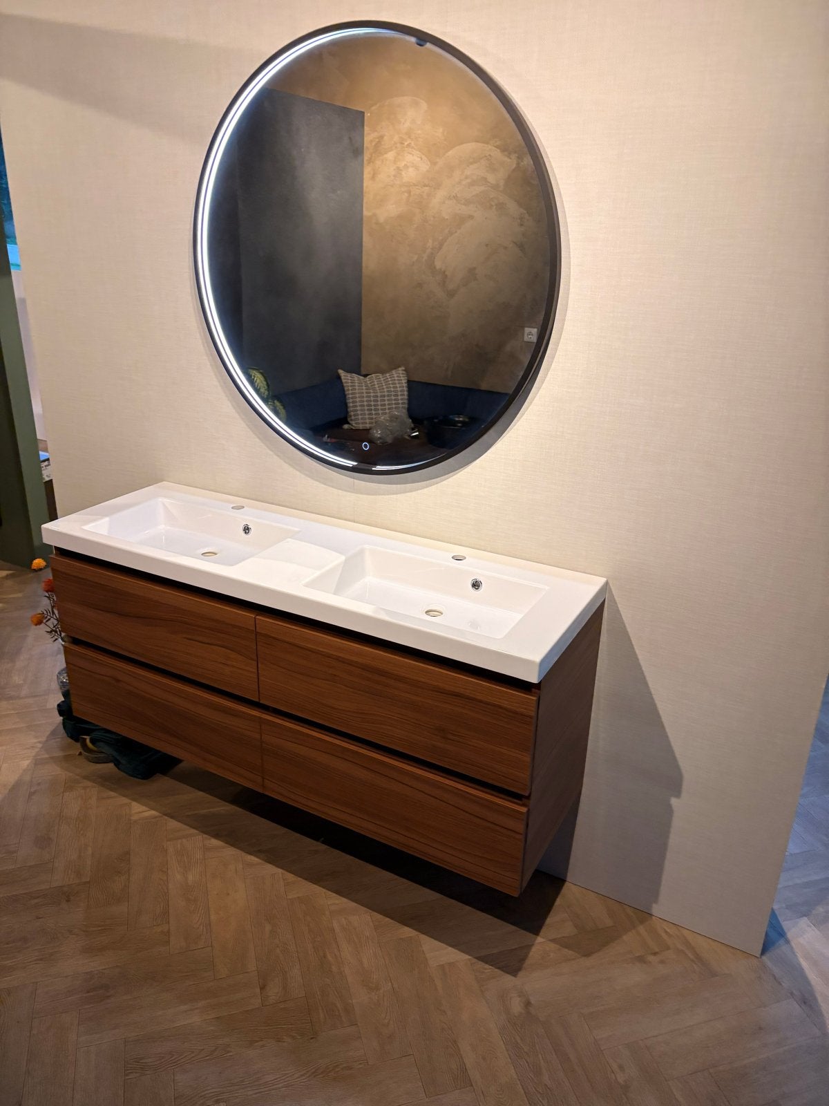 Badmeubel 140 cm donker eiken met mineraalmarmer wastafel