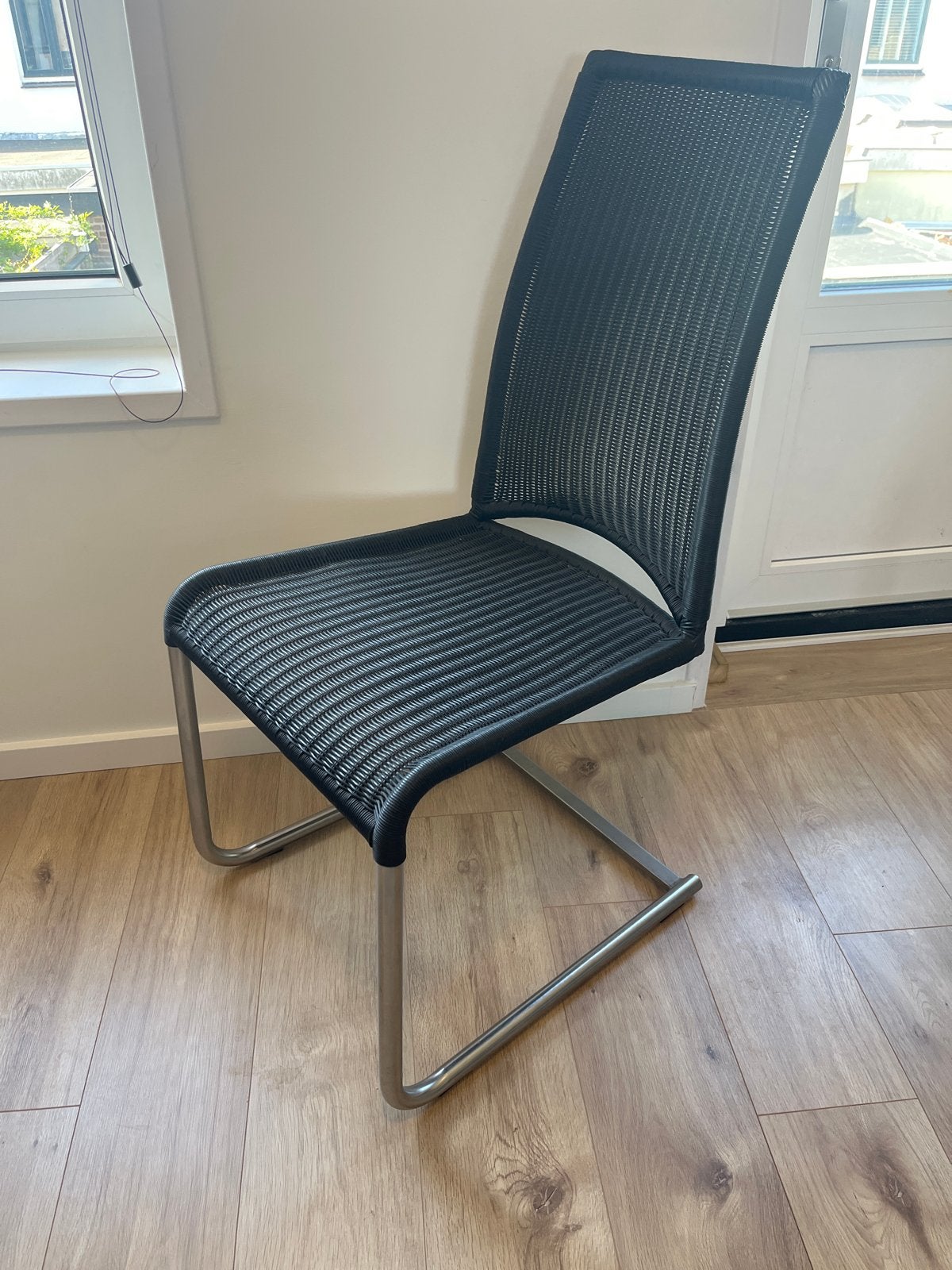 Set van 4 Tecta moderne eetkamerstoelen - Zwart met metaal, Ophalen, Zwart, Zo goed als nieuw, Metaal