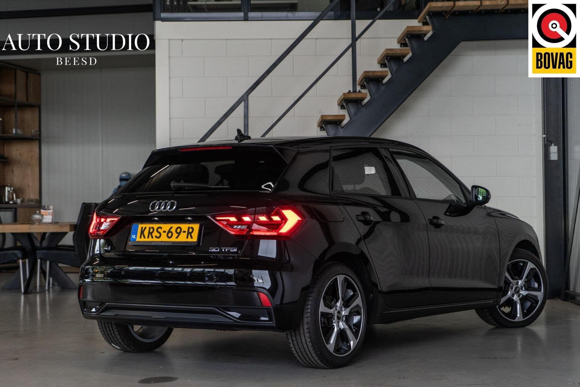 Audi A1 Sportback 30 TFSI 110PK | Carplay | Stoelverwarming, Auto's, Audi, Stof, Met garantie (alle), Zwart, Bedrijf