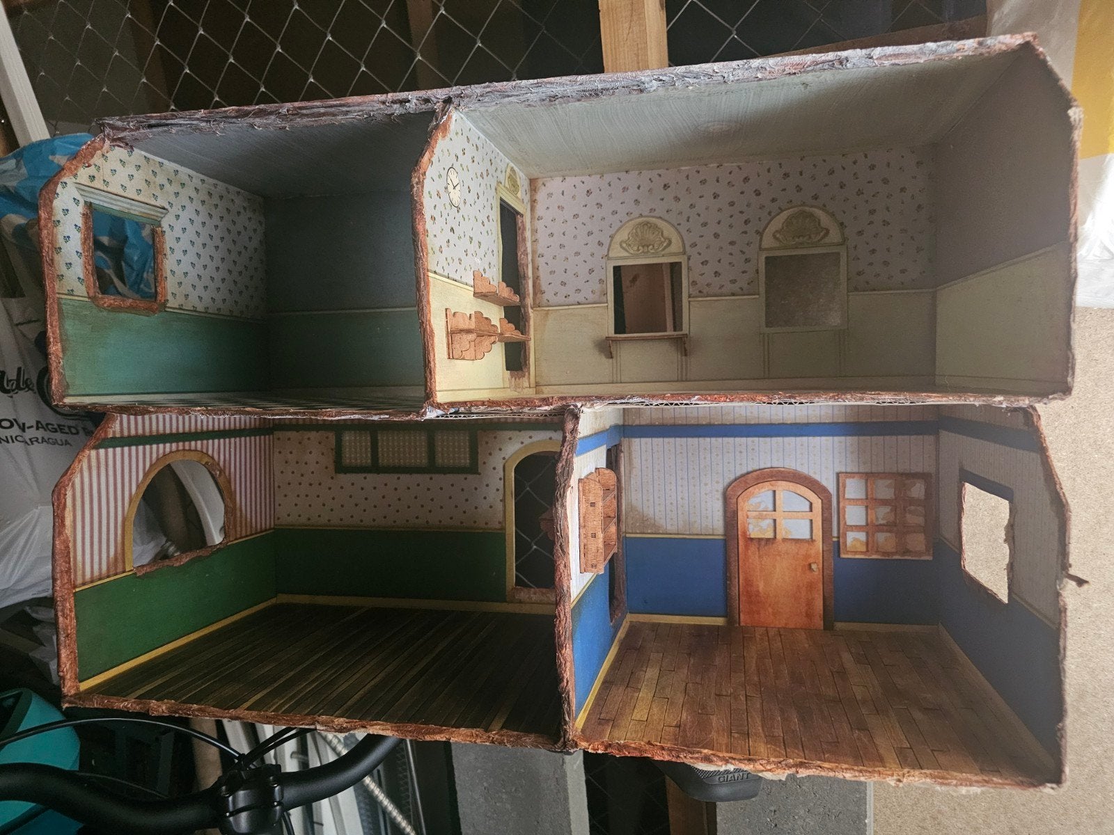 Groot poppenhuis met 5 kamers en complete inboedel, Ophalen, Zo goed als nieuw, Poppenhuis