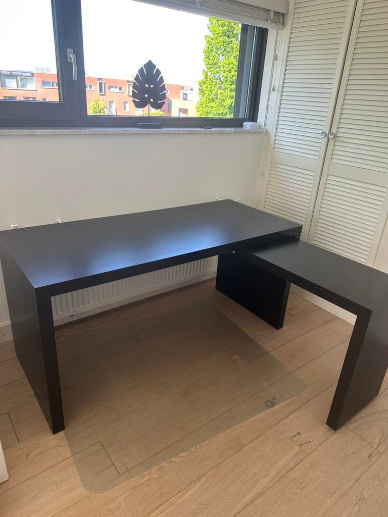 Malm bureau ikea uitschuifblad donkerbruin, Huis en Inrichting, Bureaus, Ophalen, Gebruikt, Bruin, IKEA