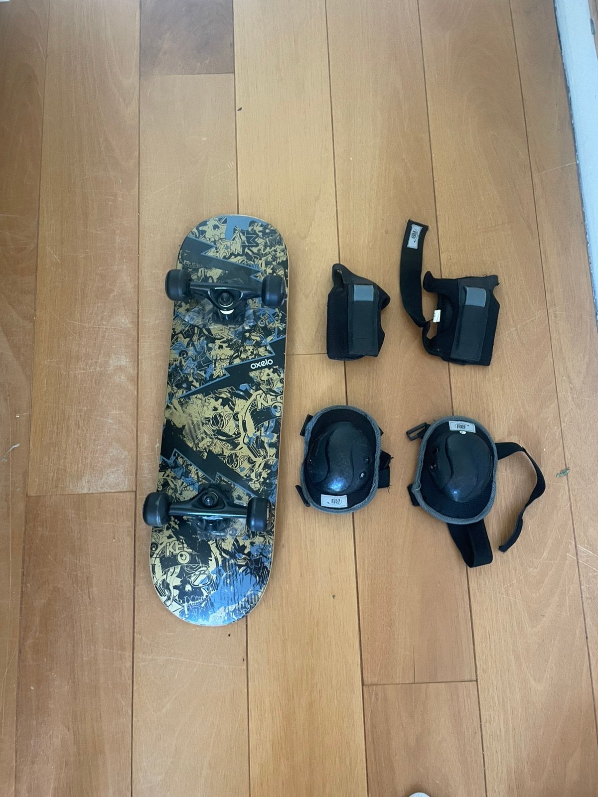 Oxelo skateboard incl. Knie en pols beschermers, Ophalen, Zo goed als nieuw