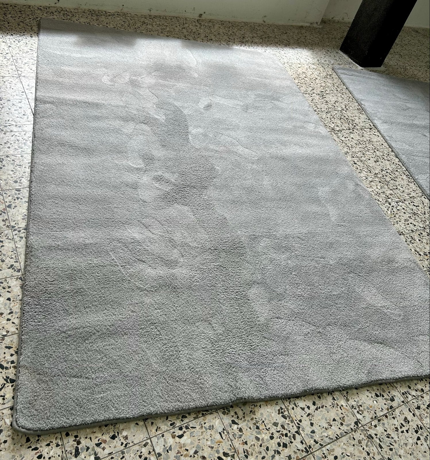 2x Grijs Vloerkleed 200 x 300 cm, Huis en Inrichting, Stoffering | Tapijten en Kleden, Ophalen, Zo goed als nieuw, 200 cm of meer