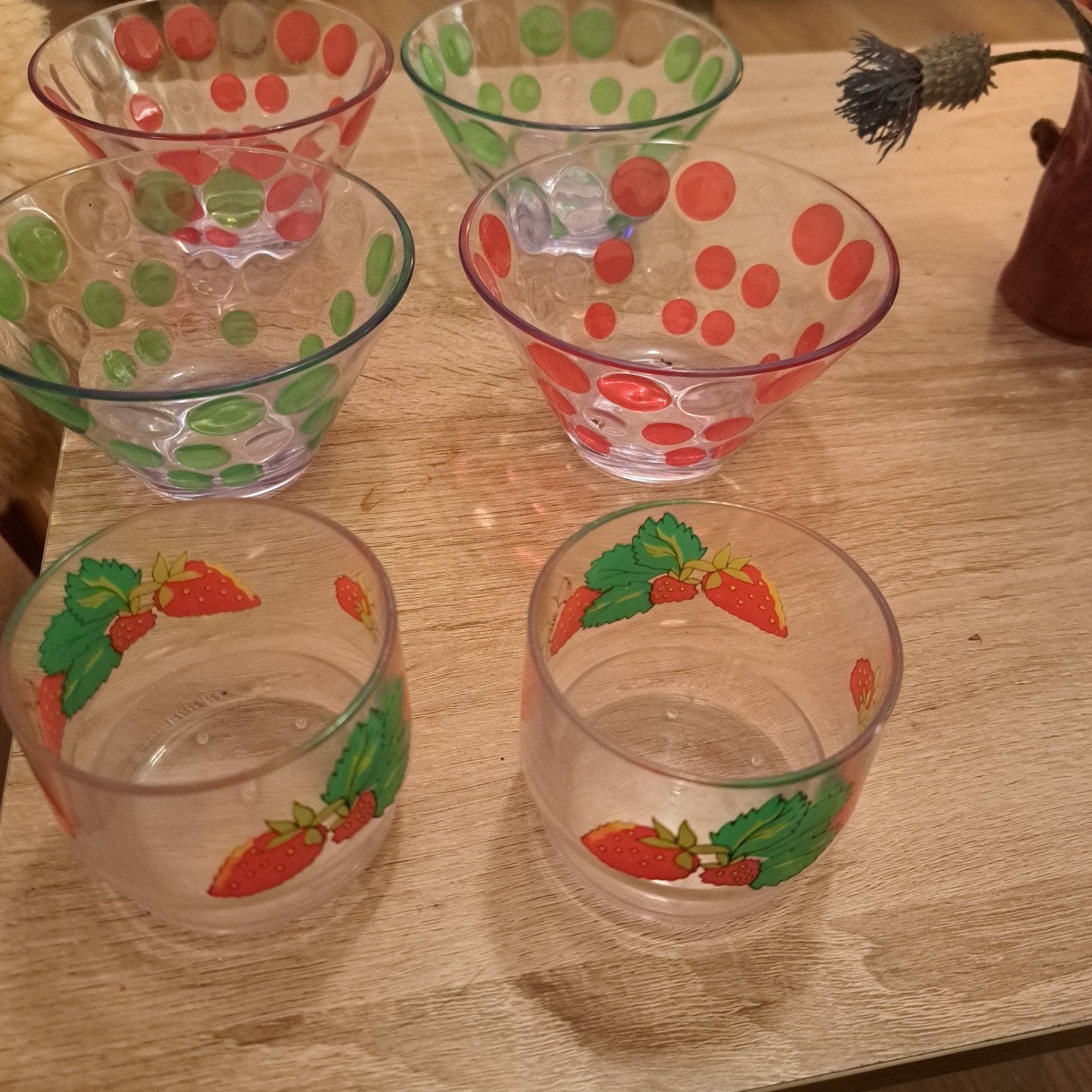 Leuke set van 4 vintage schaaltjes en 2 vintage  bekers met, Huis en Inrichting, Kunststof, Gebruikt, Vintage, Ophalen of Verzenden