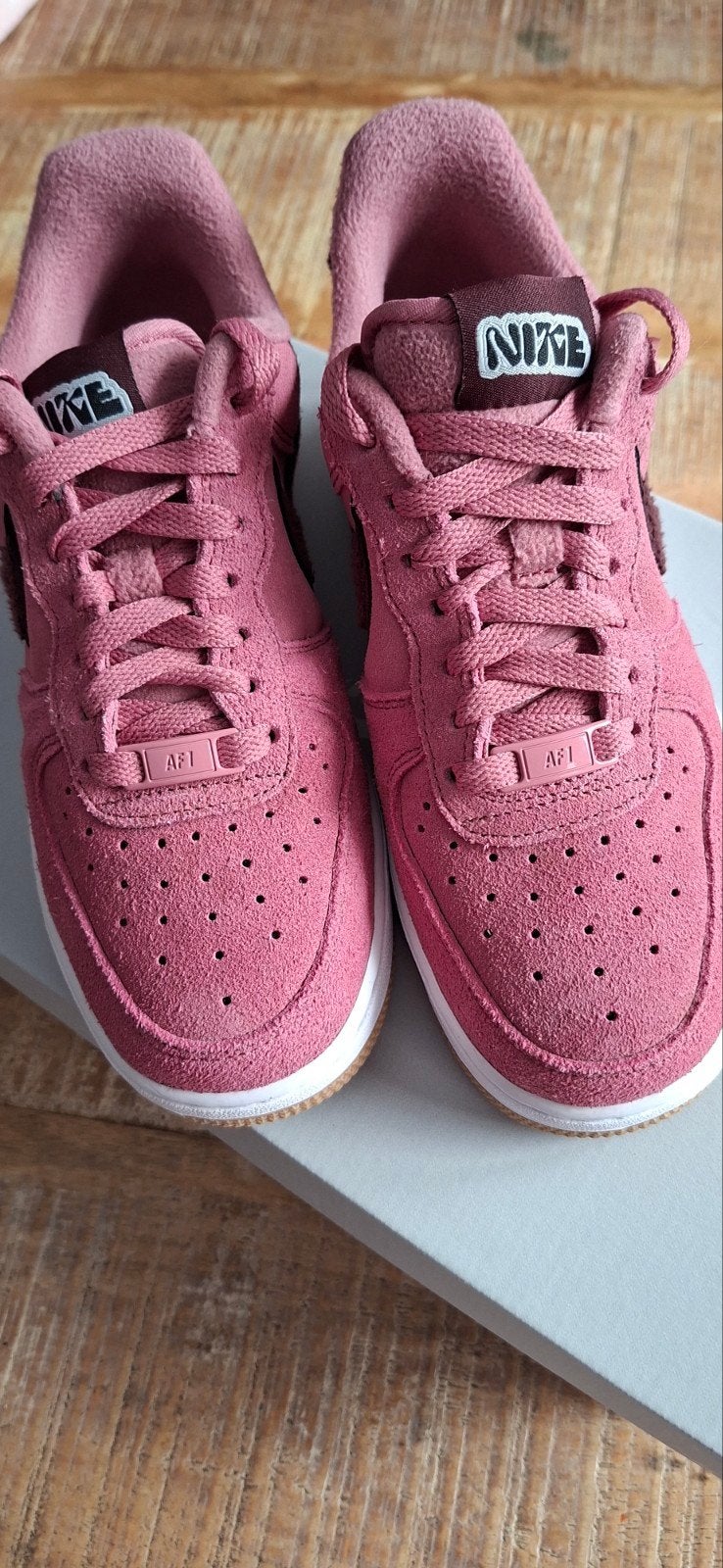 Nike Air Force 1 Low 'Valentine's Day' (2023) - Maat 37.5, Kleding | Dames, Nike, Ophalen of Verzenden, Roze, Sneakers of Gympen