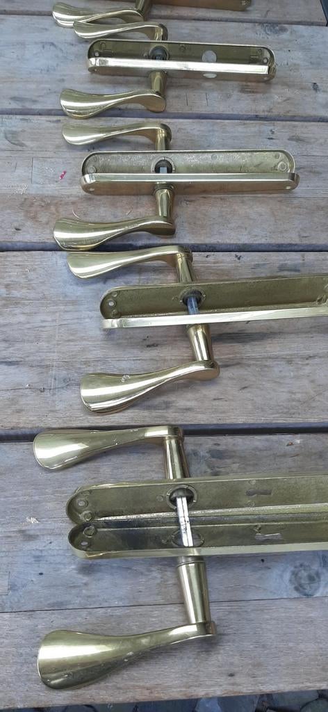Set van 5 messing deurklinken met schilden, Ophalen of Verzenden, Gebruikt, Koper of Messing, Klink of Kruk