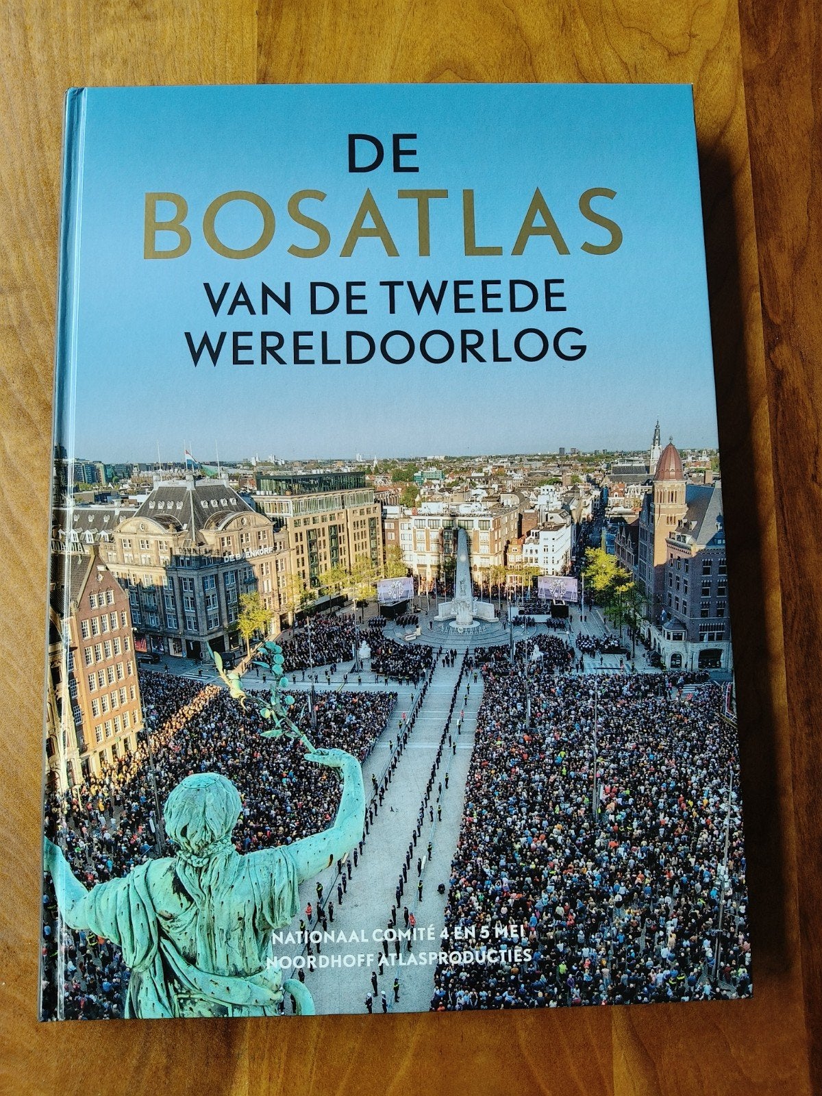 De Bosatlas van de Tweede Wereldoorlog, Tweede Wereldoorlog, Ophalen of Verzenden, Zo goed als nieuw, Nationaal Comité 4 en 5 Mei, Noordhoff Atlasproducties
