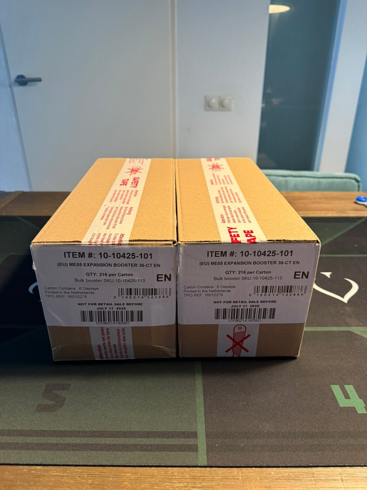 2x Pitch Black boosterbox case (6 boosterboxen per case), Ophalen of Verzenden, Zo goed als nieuw, Boosterbox