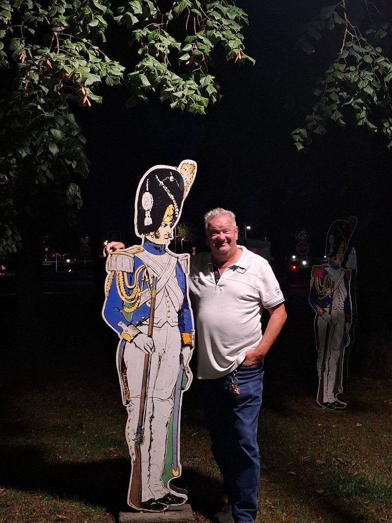 Reisgenoot(v), Contacten en Berichten