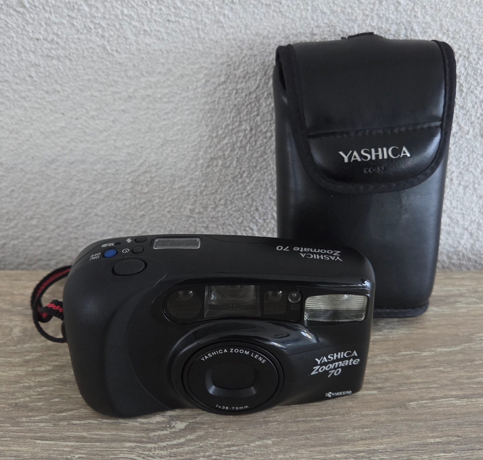 YASHICA ZOOMATE 70 analoog FOTOCAMERA in HOES, Audio, Tv en Foto, Ophalen of Verzenden, Zo goed als nieuw, Spiegelreflex, Overige Merken