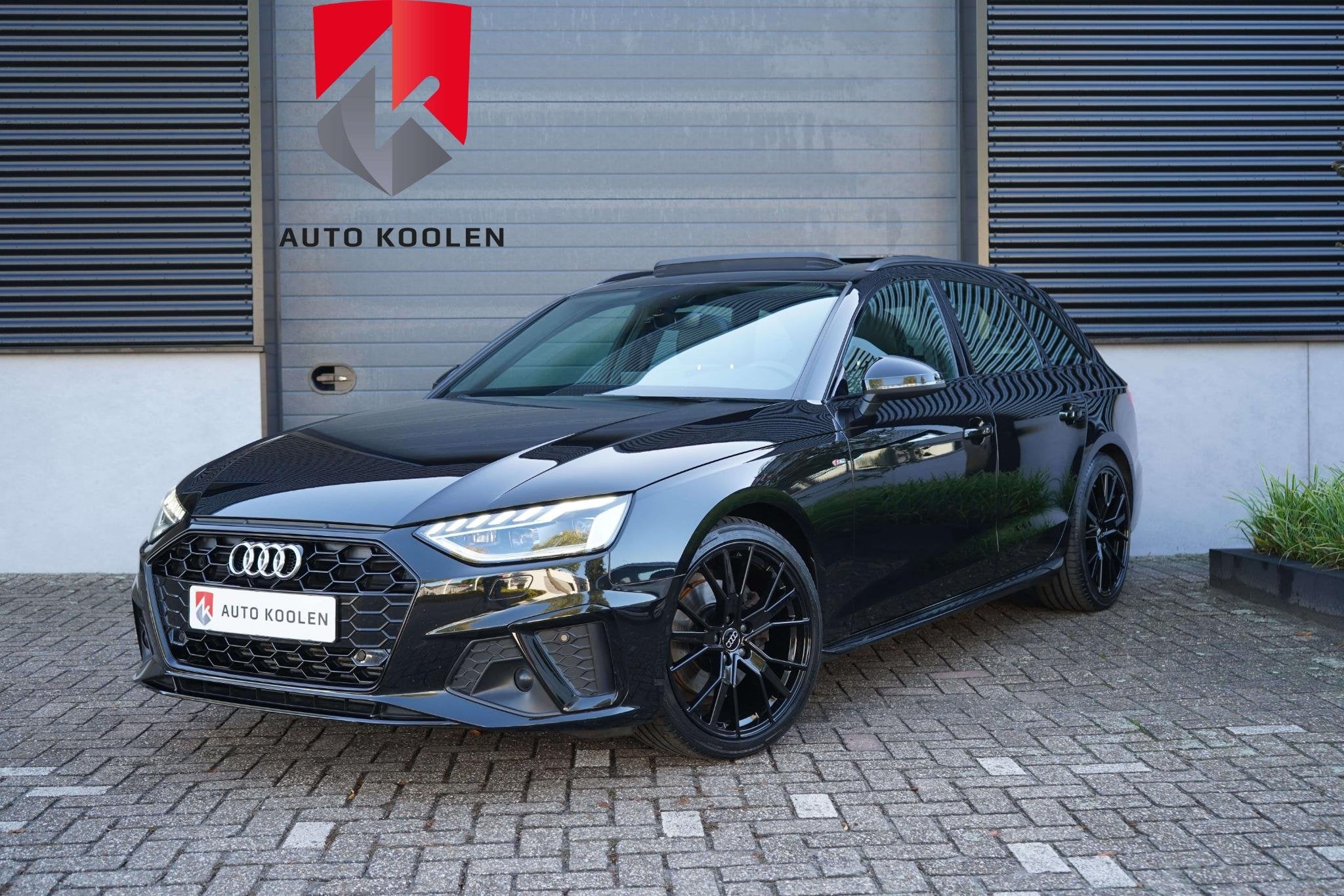 Audi A4 Avant 35 TFSI S edition /PANO/CAMERA/VIRTUAL, Gebruikt, 4 cilinders, Zwart, 16 km/l