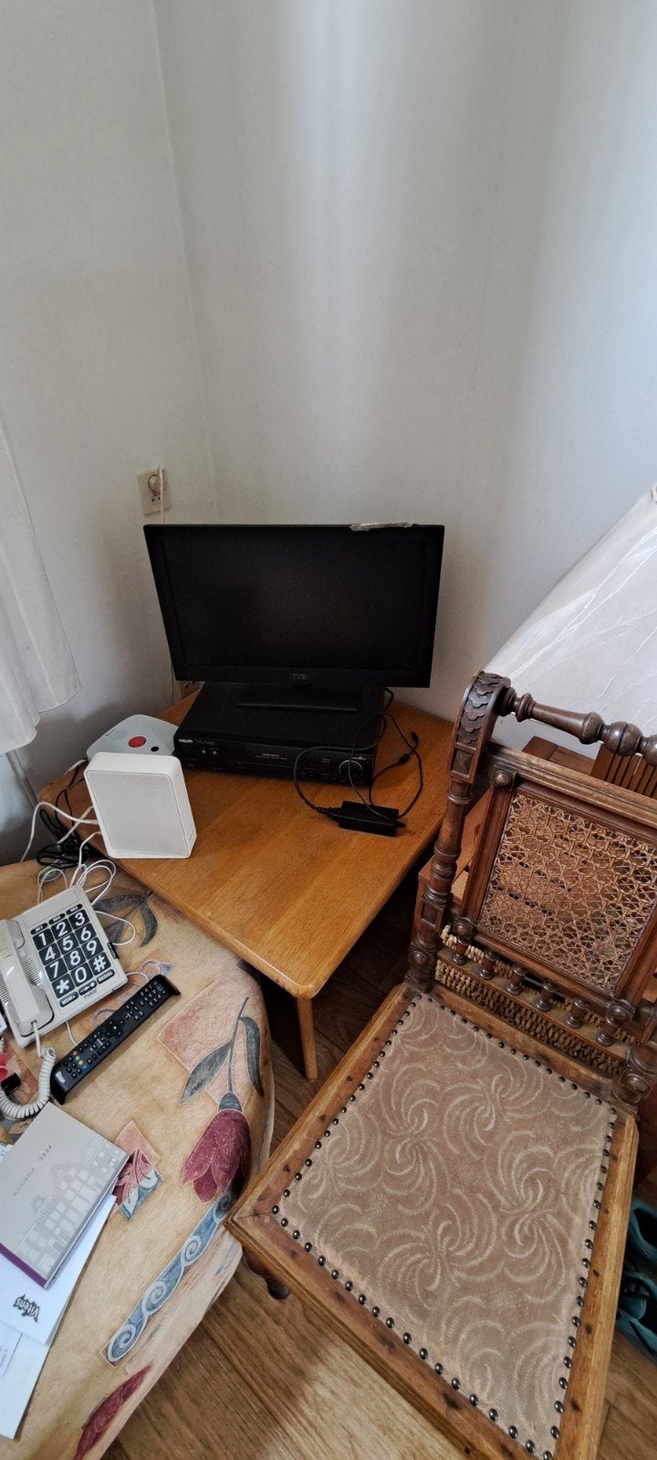 Houten TV meubel / tafeltje tafel, Gebruikt, Klassiek, Minder dan 100 cm, 25 tot 50 cm