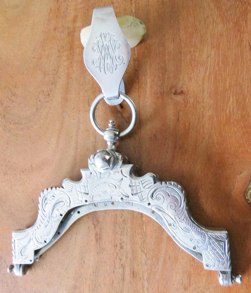 Zilveren tasbeugel papagaaienbeugel met rokhaak, Antiek en Kunst, Ophalen of Verzenden, Zilver