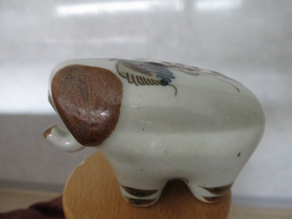 mooi handgeschilderd porselein olifant beeldje 11/9 cm, Antiek en Kunst, Antiek | Porselein, Ophalen of Verzenden