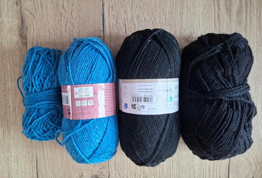 Wol en garen: Zwart en Blauw (4 bollen), Ophalen of Verzenden, Nieuw, Breien of Haken, Wol of Garen