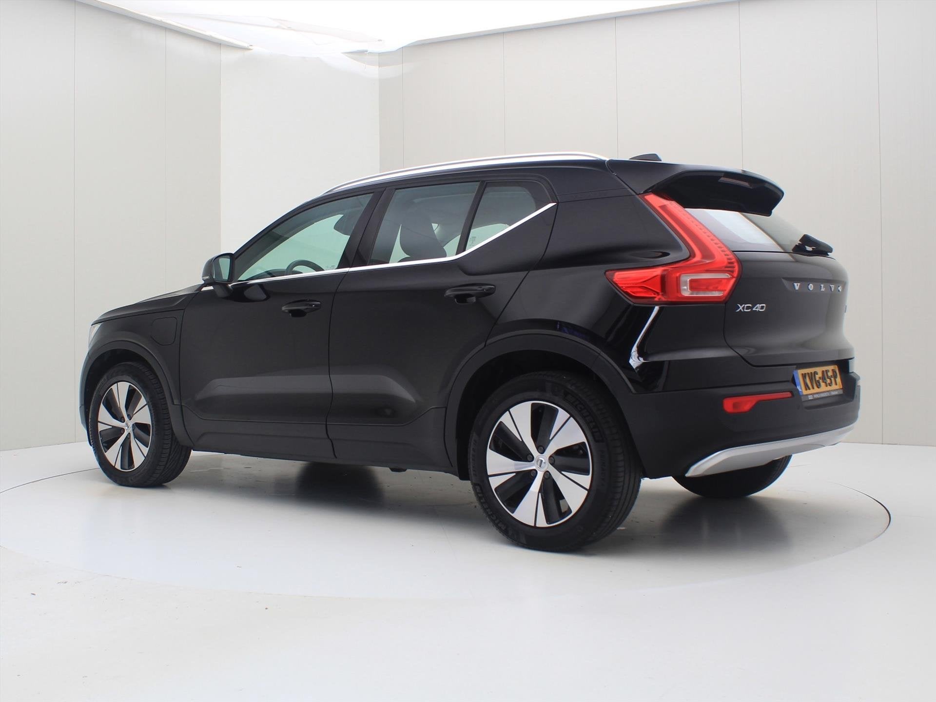 Volvo Xc40 T4 Twin Engine 211pk Geartronic Inscription Expre, Auto's, Dealer onderhouden, Stof, 1712 kg, Zwart