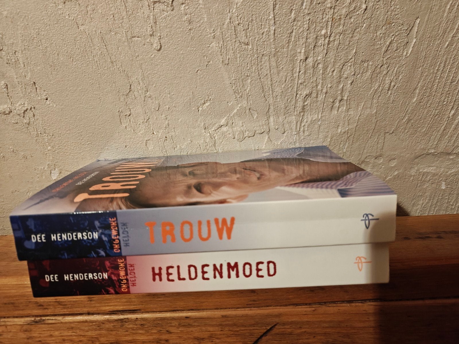 Deel 3 en 4 van de serie: Ongewone Helden., Ophalen of Verzenden, Zo goed als nieuw