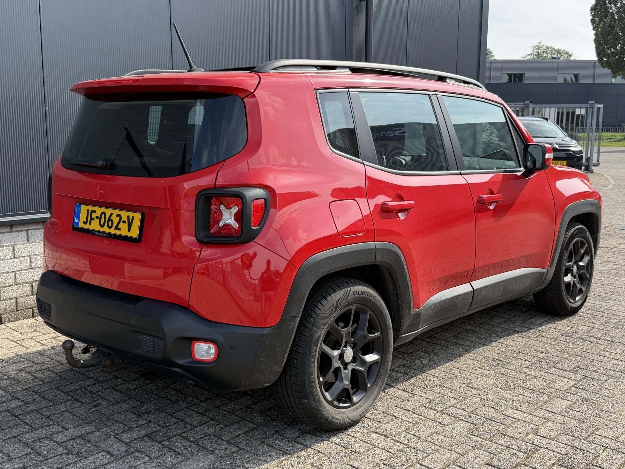 Jeep Renegade 1.4 MultiAir Freedom 17"/Panoramadak/Trekhaak/, Auto's, Stof, Gebruikt, 4 cilinders, 400 kg