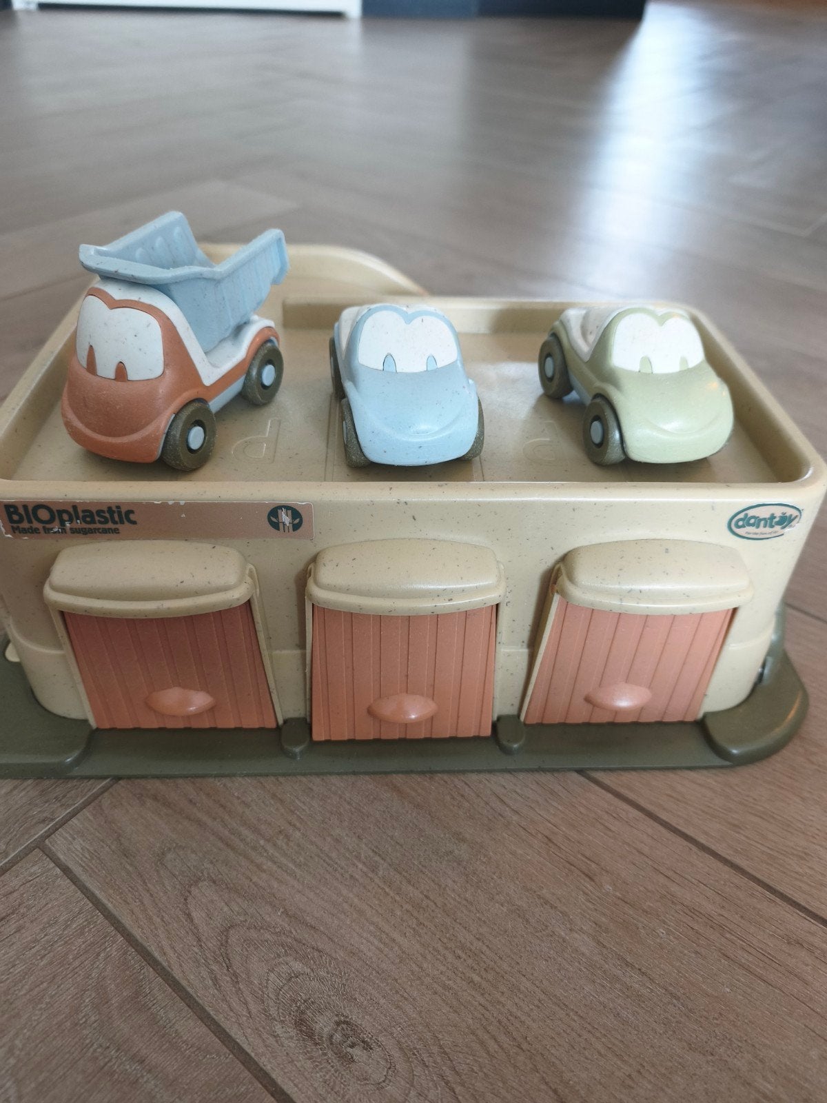 Dantoy Bio Toys Garage met Auto's - Zo goed als nieuw, Ophalen, Zo goed als nieuw
