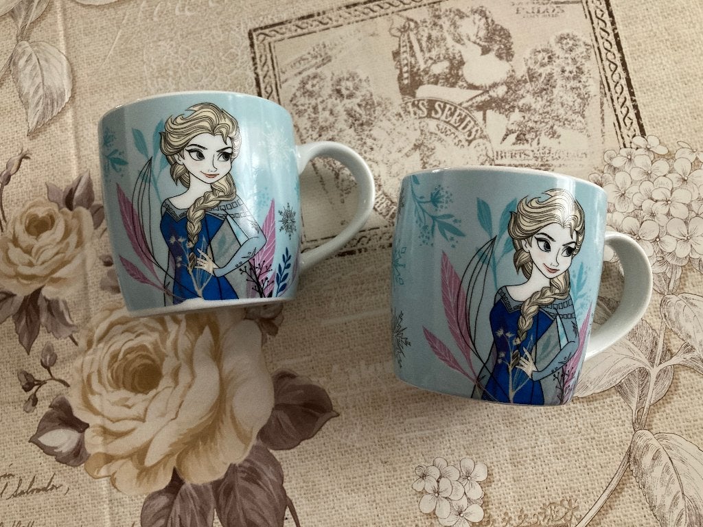 Set van 2 disney mokken Frozen ( Elsa ), Ophalen of Verzenden, Overige figuren, Zo goed als nieuw, Servies