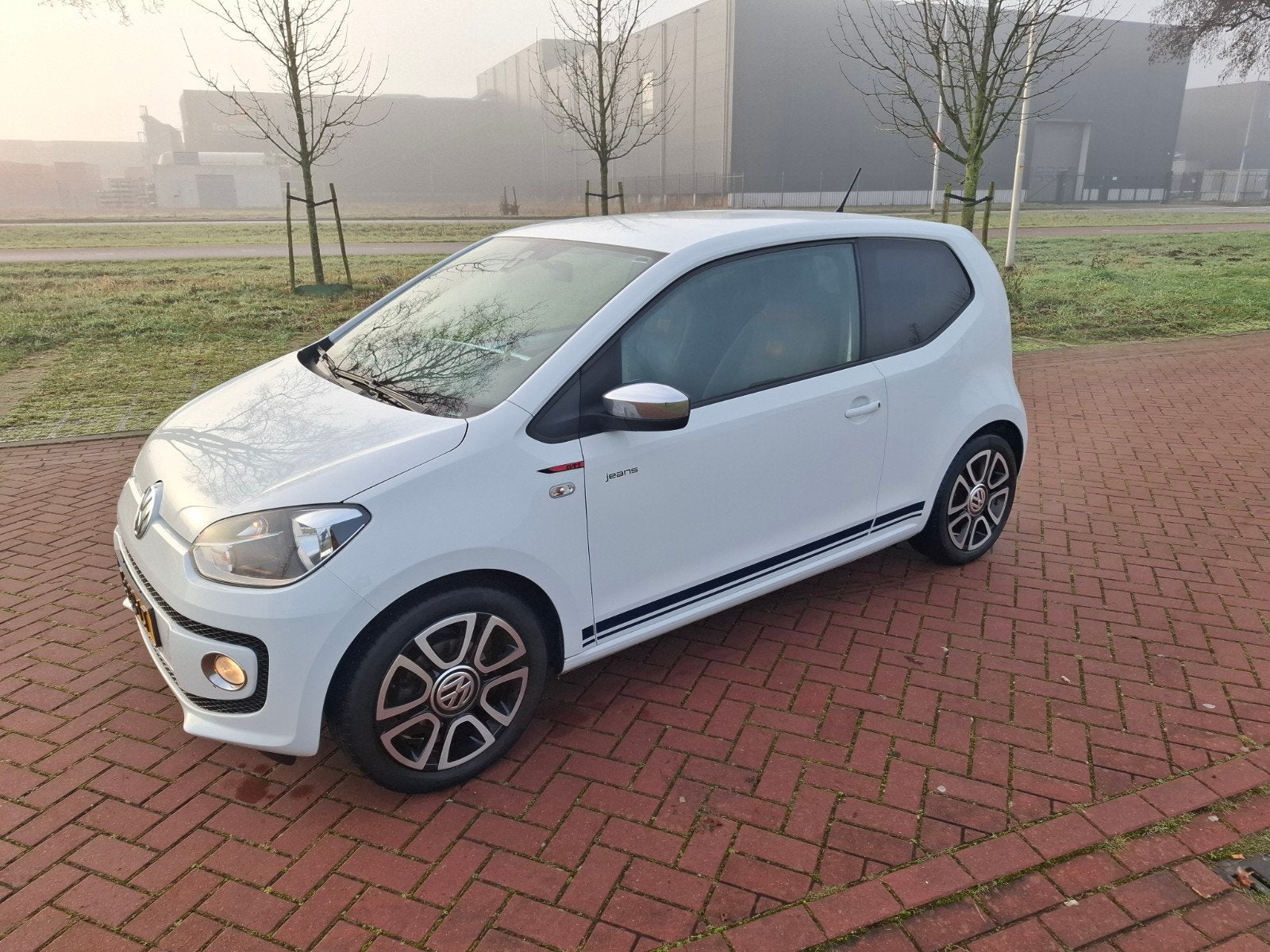 Volkswagen up! 1.0 55KW/75PK 3-DRS 2016 Wit, Auto's, Voorwielaandrijving, 74 pk, Up!, 4 stoelen