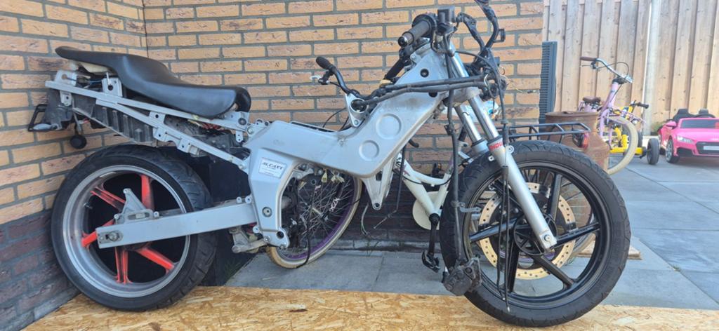 Honda nsr 125cc Motorfiets frame met wielen en zadel, Motoren, Ophalen, Gebruikt