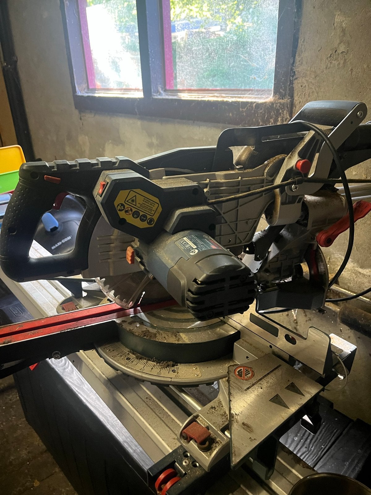 Bosch Afkortzaag met onderstel - Zo goed als nieuw, Ophalen, 70 mm of meer, Zo goed als nieuw, Afkortzaag