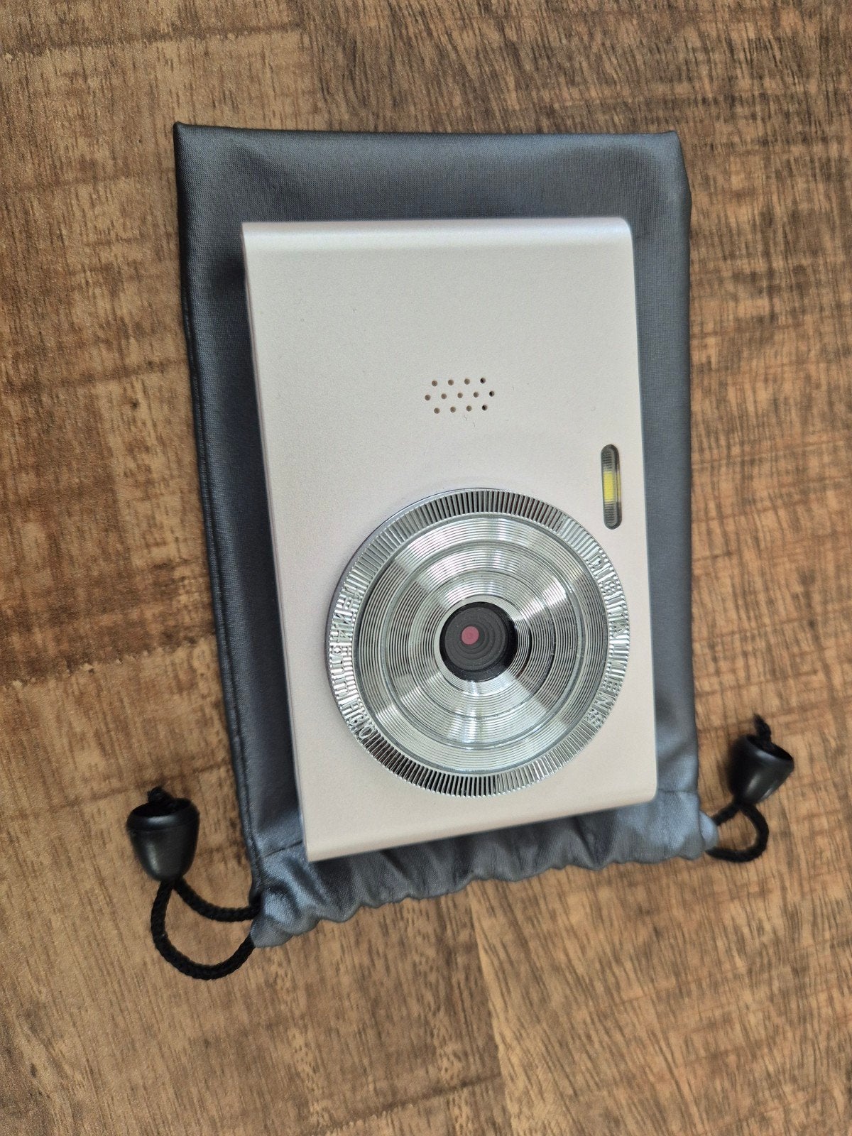 Compacte digitale camera met hoesje, Audio, Tv en Foto, Fotocamera's Digitaal, Ophalen of Verzenden, Gebruikt, Overige Merken