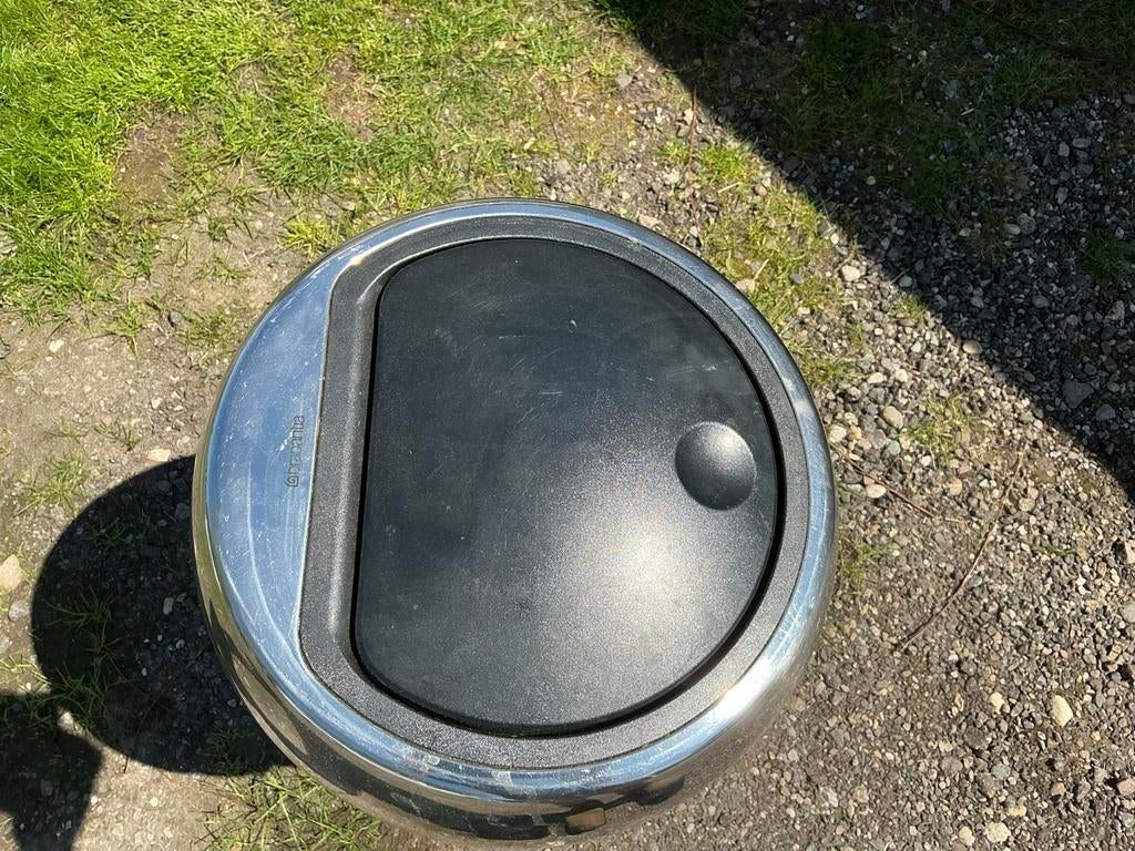 Brabantia Prullenbak met zwenkdeksel - Grijs/Chroom, Ophalen, Gebruikt, 50 tot 75 cm, 40 liter of meer