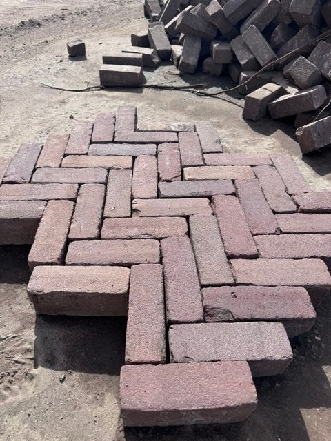 Oude hard gebakken dikformaat 7-duimers rood paars op pallet, Tuin en Terras, Info@destenenman.nl, Gebruikt, Keramiek, Klinkers