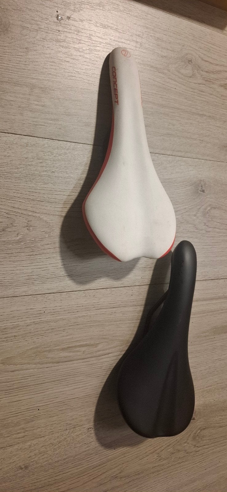Twee sportieve fietszadels (Concept en Fabric), Ophalen, Mountainbike, Gebruikt, Concept, Fabric