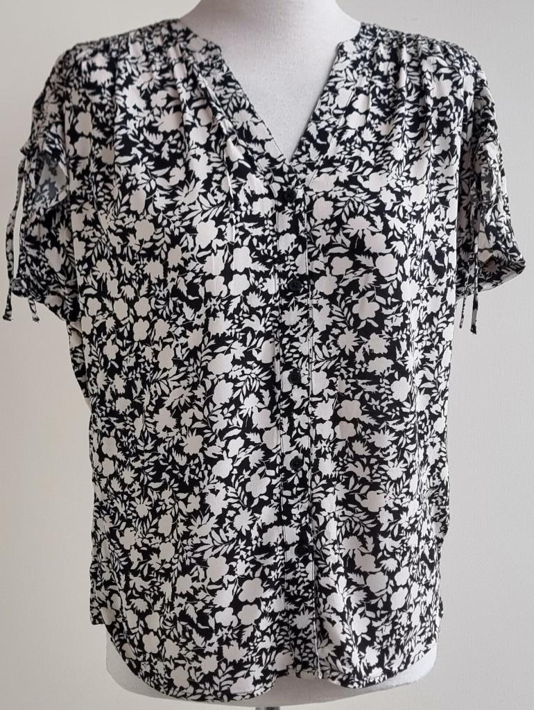 Esprit zwart/roomwit bloesje mt. XS, Zwart, Ophalen of Verzenden, Zo goed als nieuw, Maat 34 (XS) of kleiner