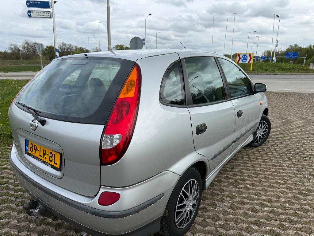 NIEUWE APK Nissan Almera Tino 1.8 AUT 2003 Grijs, Auto's, Nissan, Stof, 1250 kg, Adaptieve lichten, 4 cilinders