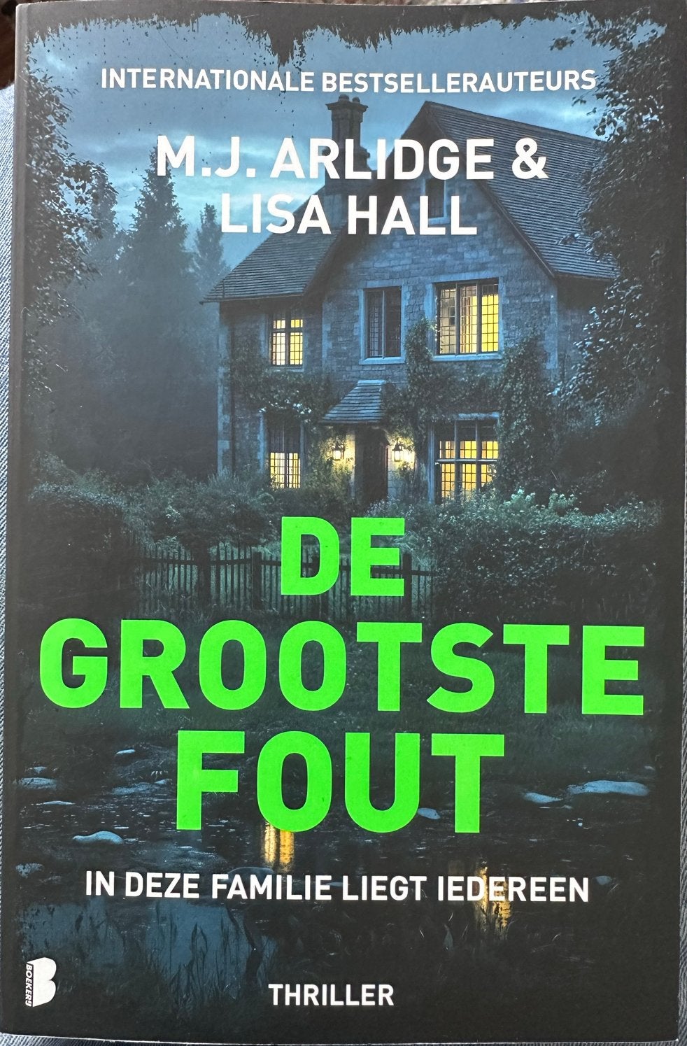 De Grootste Fout - M.J. Arlidge & Lisa Hall (Thriller), Boeken, Ophalen of Verzenden, Zo goed als nieuw, Nederland