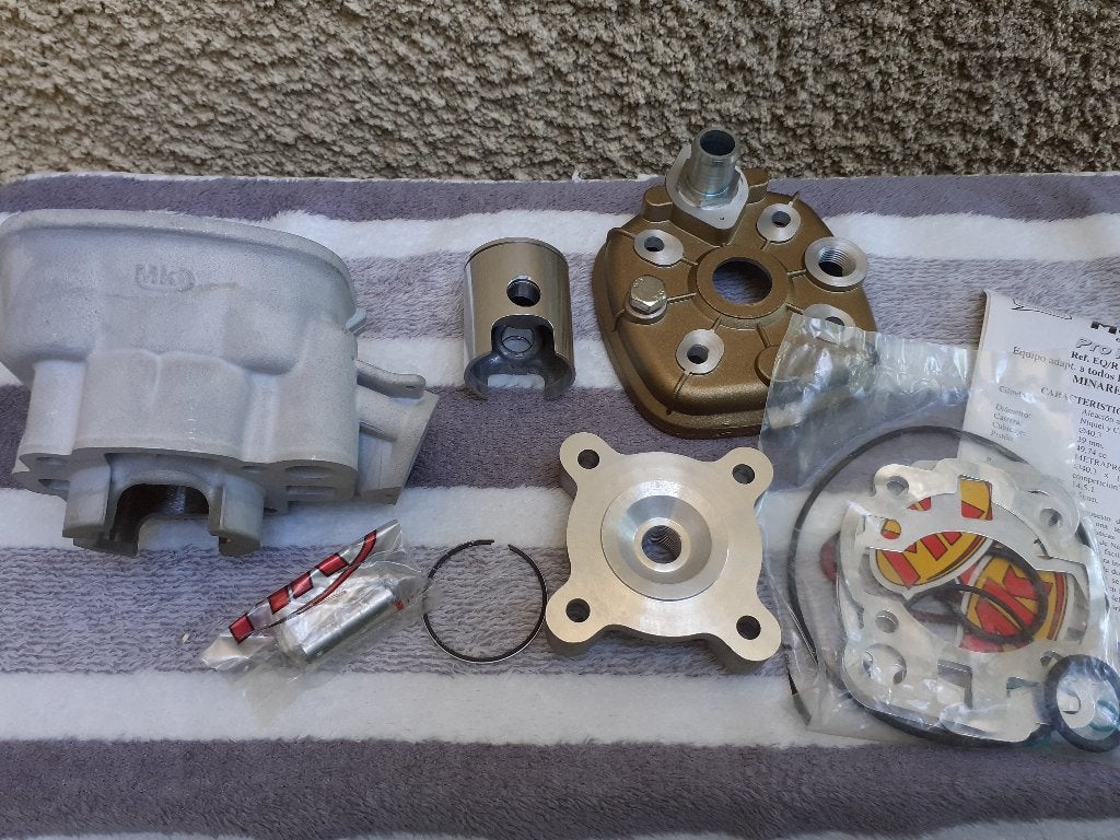 Gloednieuwe cilinderkit PRO RACE Metrakit 50cc AM6 minarelli, Verzenden, Nieuw, Cilinder