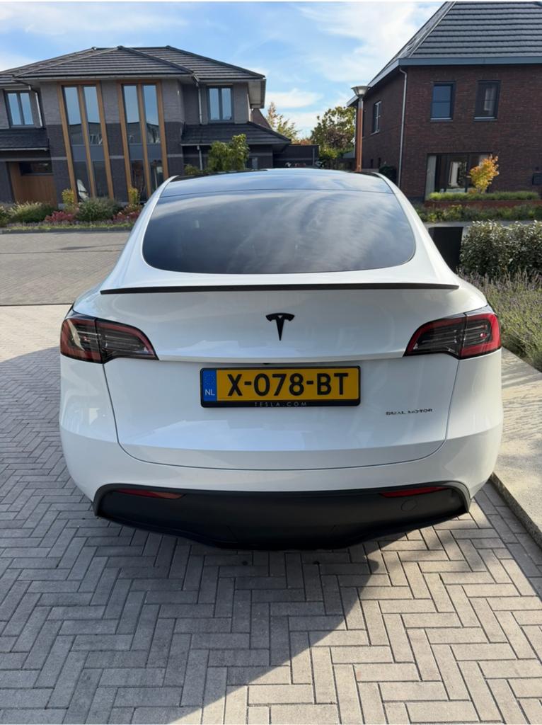 Tesla Model Y long range AWD 2023 Wit,spoiler,wit interieur., Auto's, Tesla, 495 min, 258 pk, Wit, Origineel Nederlands