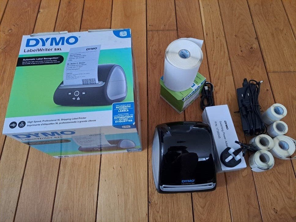 Dymo LabelWriter 5XL met 2 rollen en extra kleine rolletjes, Computers en Software, Ophalen of Verzenden, Zo goed als nieuw, Etiket