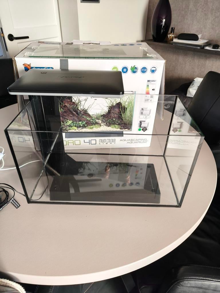 Aquarium met led verlichting, Dieren en Toebehoren, Vissen | Aquaria en Toebehoren, Ophalen, Zo goed als nieuw, Leeg aquarium