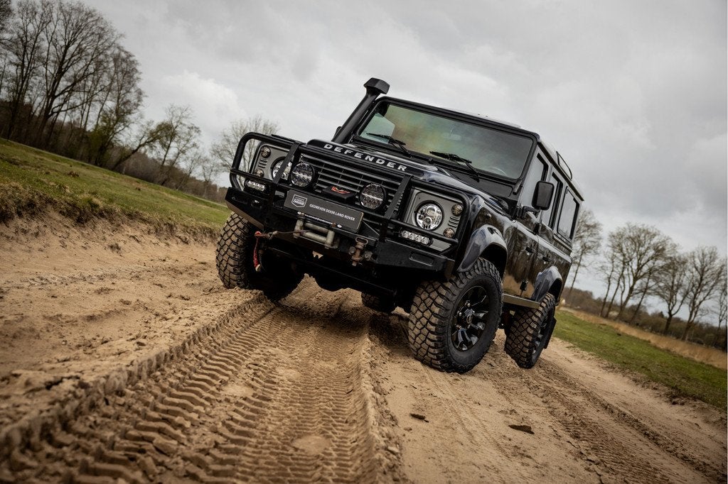 Land Rover Defender 2.2 Tdci Station Wagon (bj 2015), Auto's, Land Rover, Bedrijf, Te koop, Metallic lak, Standkachel, Defender