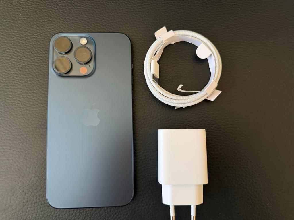 Nette iPhone 15 Pro Max 256gb Blue Titanium + Oplader