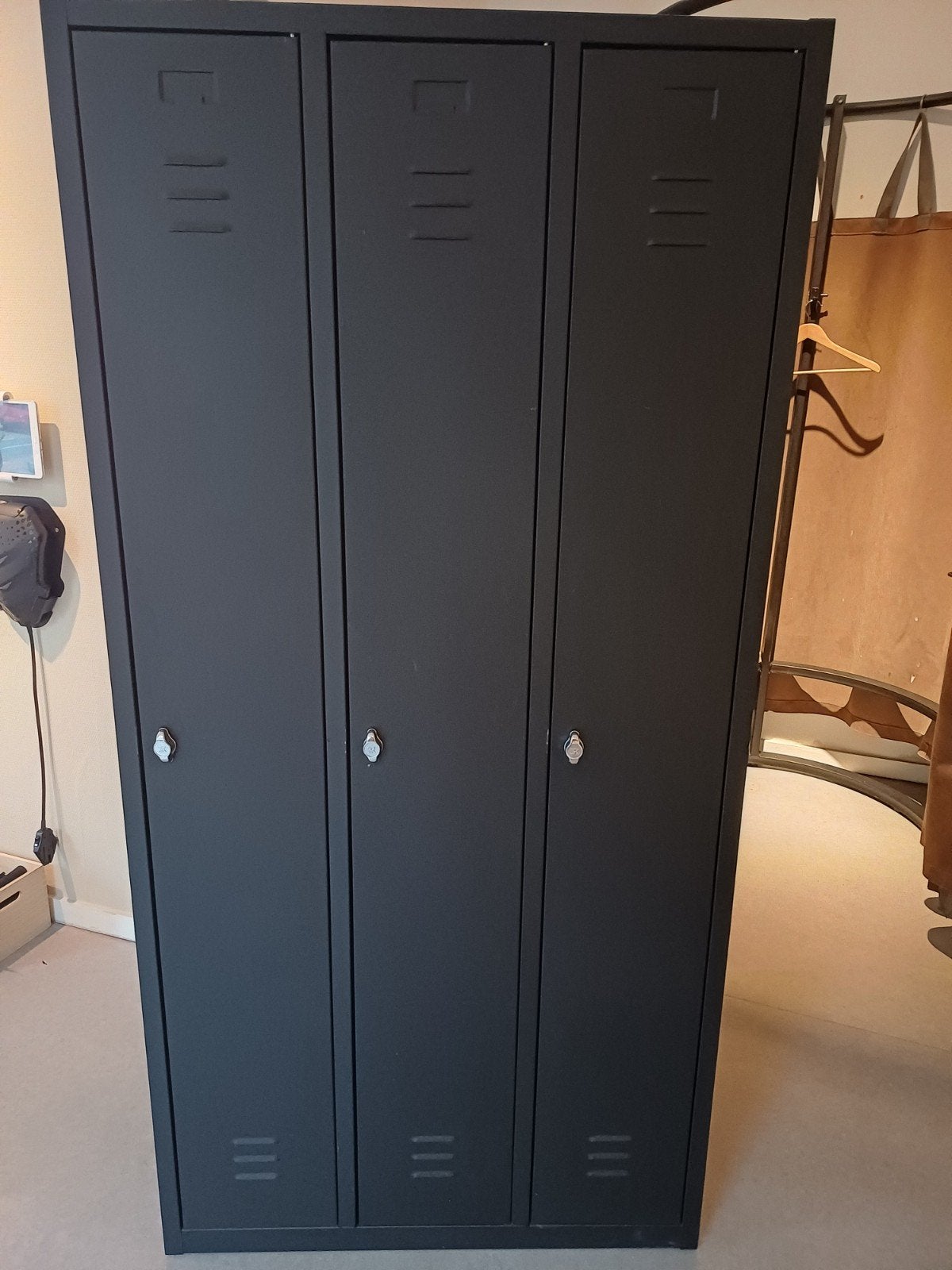 2x Zwarte metalen lockerkast met 3 vakken, 185x80cm, Ophalen, Zo goed als nieuw