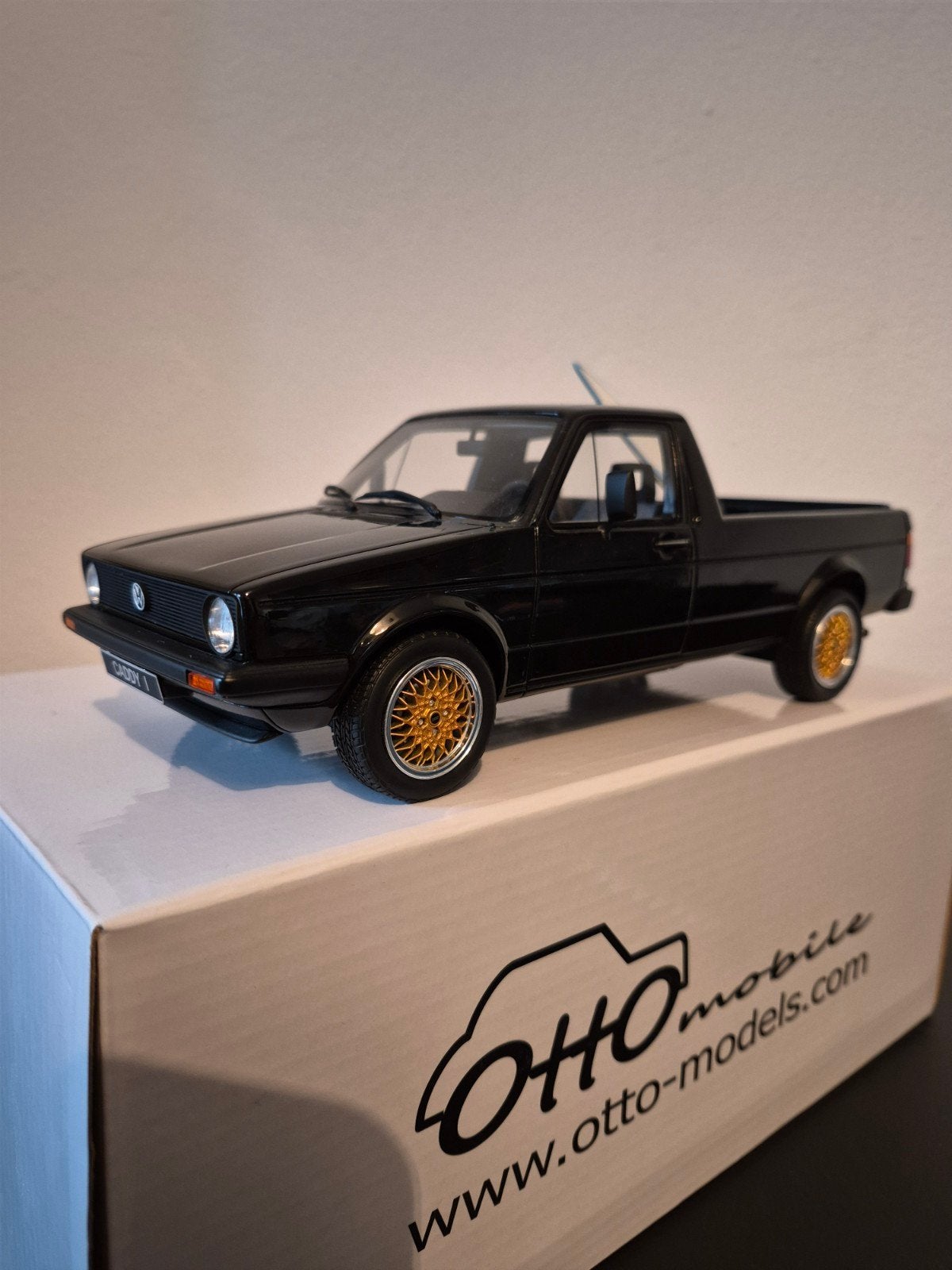 VW Caddy mk1 Ottomobile 1:18 Volkswagen, Ophalen of Verzenden, Zo goed als nieuw, OttOMobile