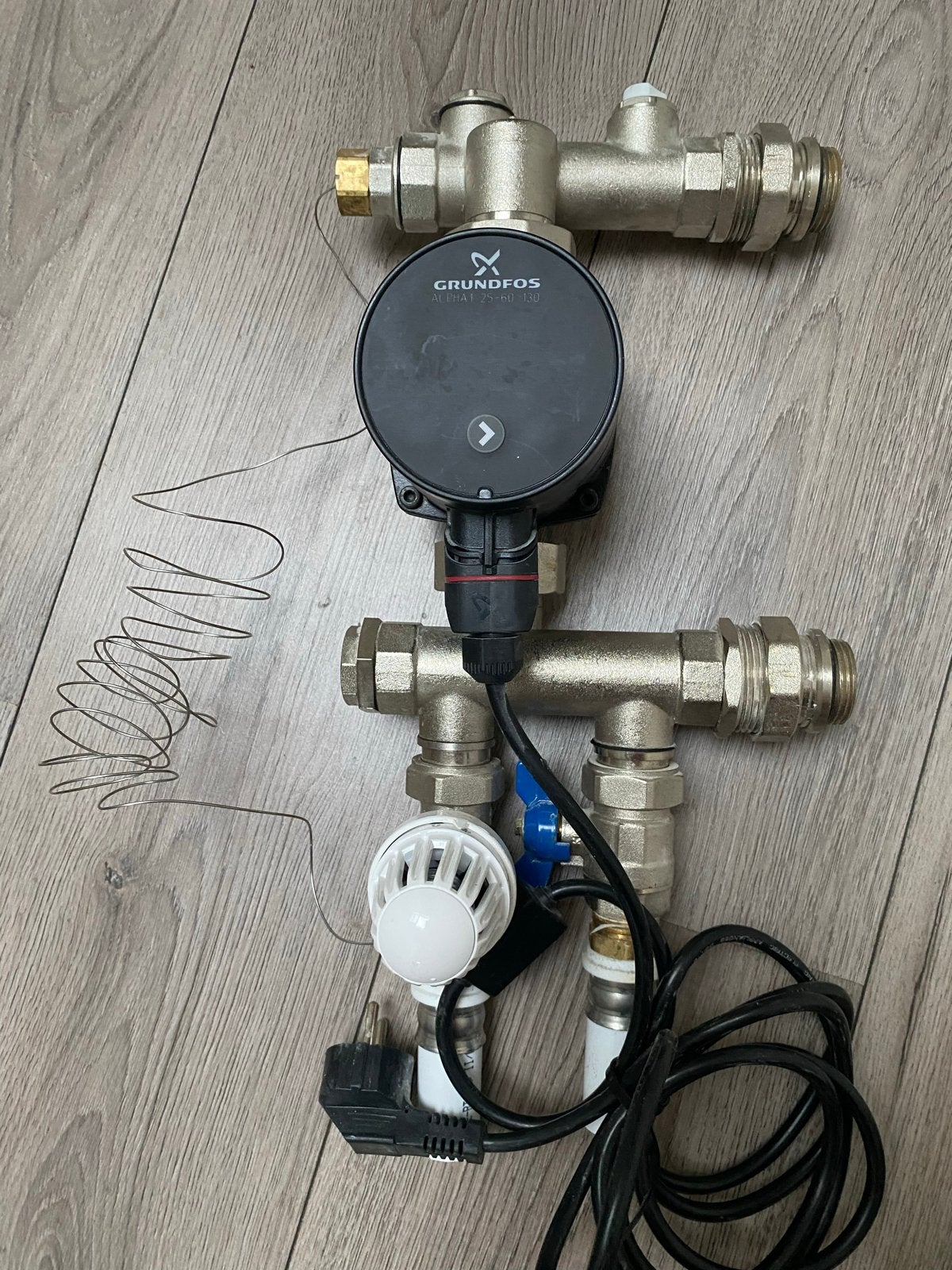 Pomp groep met Grundfos ALPHA1 25-60 130 circulatiepomp, Gebruikt, Minder dan 30 cm, Overige typen, Minder dan 60 cm