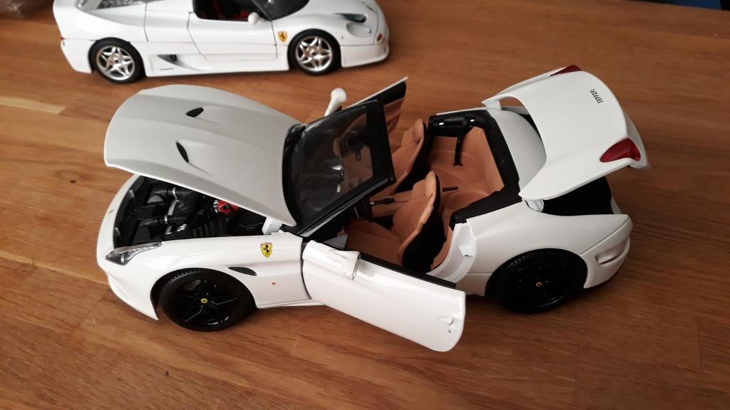 Bburago 1/18 Ferrari California T Open Signature, Hobby en Vrije tijd, Modelauto's | 1:18, Ophalen of Verzenden, Zo goed als nieuw