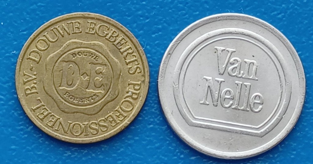 2 x Coffee Machine Token Douwe Egberts en Van Nelle, Postzegels en Munten, Verzenden, Overige materialen, Nederland