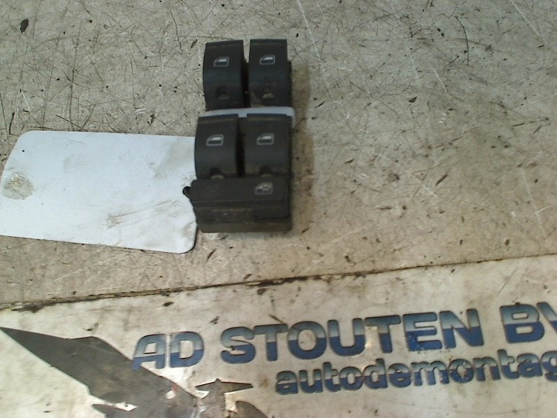 Raamschakelaar Links Voor Audi A4 Avant (B7) 2006, Gebruikt, Auto-Union-Straße  1, Ingolstadt 85057, , Duitsland, Info@audi.de