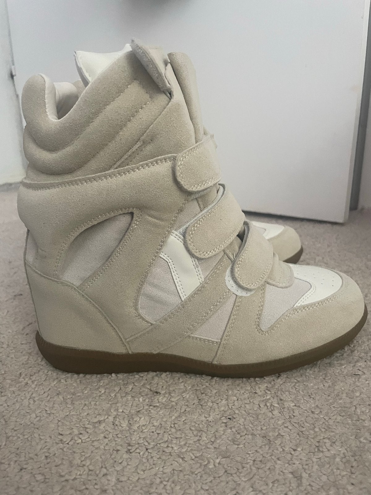Isabel Marant shoenen, Kleding | Dames, Ophalen of Verzenden, Zo goed als nieuw, Beige, Sneakers of Gympen