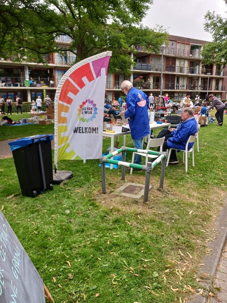 Rommelmarkt Kleedjesmarkt 16 augustus Rotterdam Charlois, Eén persoon