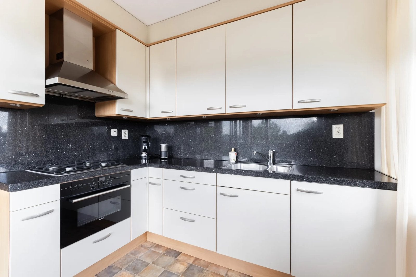 Complete keuken, Ophalen, Zo goed als nieuw, Graniet of Steen